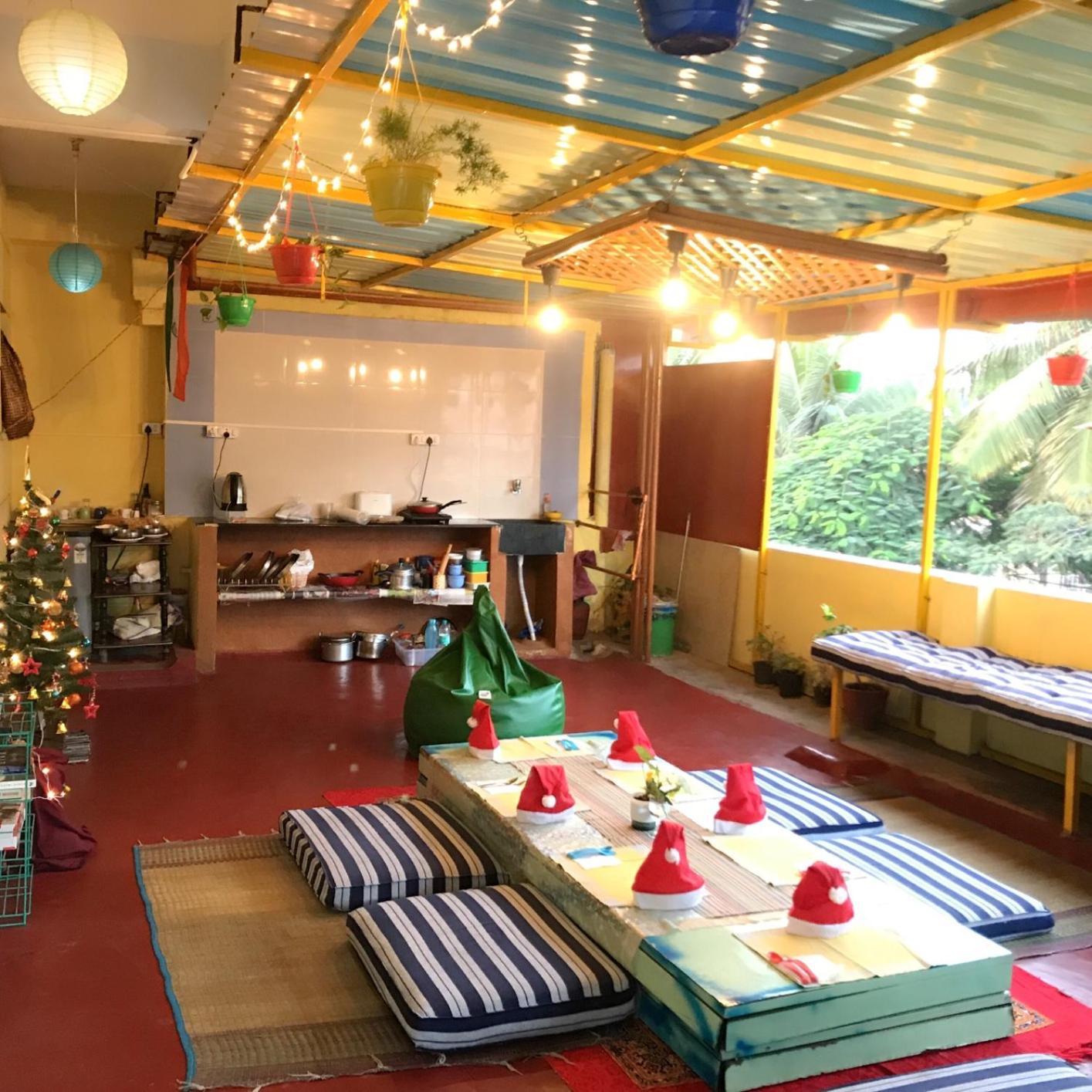 The Little Blue Window Hostel Bangalore Exterior photo