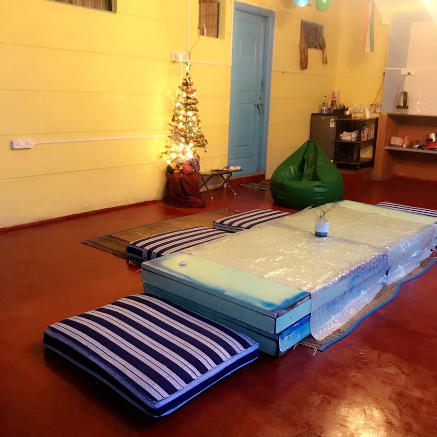The Little Blue Window Hostel Bangalore Exterior photo